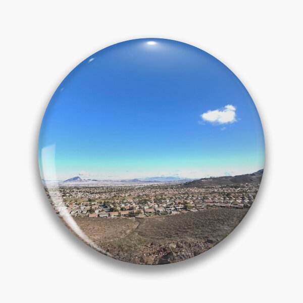 Artikelvorschau, Landschaft Nevada Häuser Berge Blau Zuhause Arbeit Büro Himmel Wolken Fotoaufkleber Magnet Kaffeetasse Drucke T-Shirt Tasche Hut Redbubble Shop entworfen und verkauft von Saritas Boutique Shop.