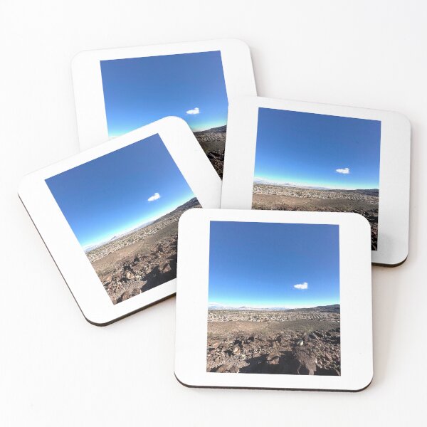 Artikelvorschau, Landschaft Nevada Häuser Berge Blau Zuhause Arbeit Büro Himmel Wolken Fotoaufkleber Magnet Kaffeetasse Drucke T-Shirt Tasche Hut Redbubble Shop entworfen und verkauft von Saritas Boutique Shop.