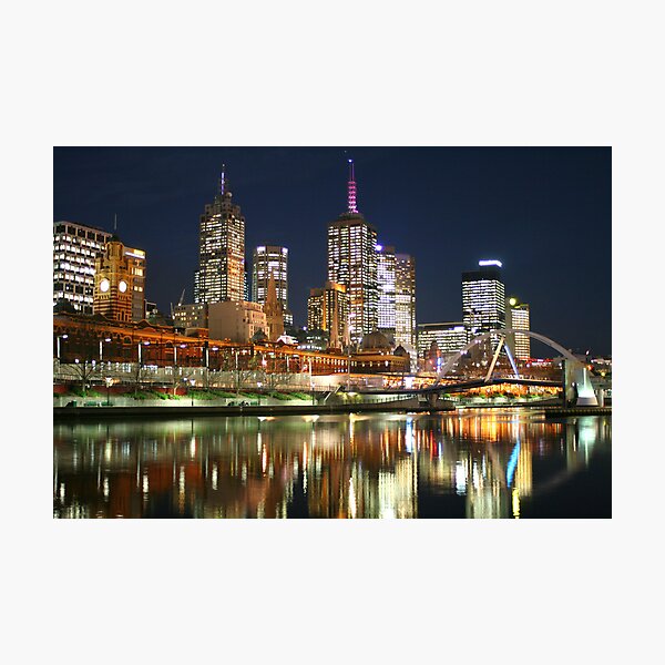 Aperçu de l'œuvre Melbourne la nuit - Yarra River créée et vendue par DianaC.