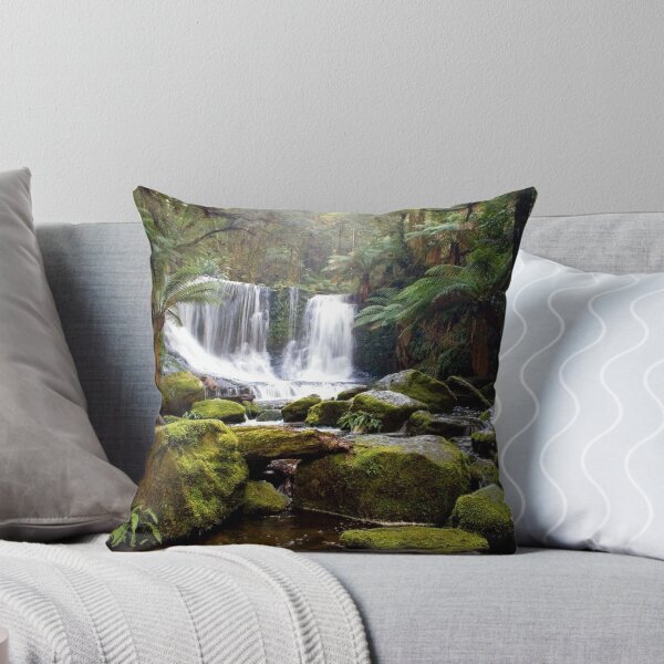 Artikelvorschau,  Es ist immer ein lohnendes Unterfangen.
Tasmanien ist ein Inselstaat von Australien.
Dies sind die Horseshoe Falls, die nur wenig stromaufwärts von den berühmten Russell Falls im leicht zugänglichen Mt Field National Park in Tasmanien liegen entworfen und verkauft von Anthony Davey.