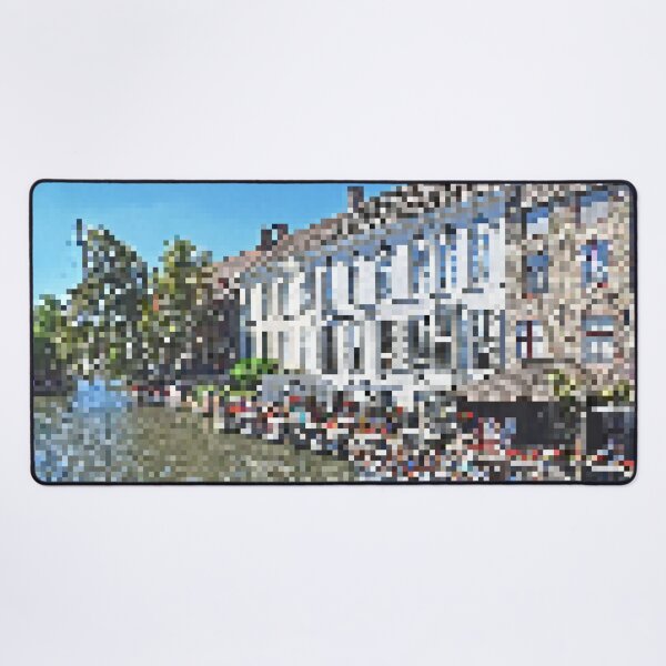Artikelvorschau, Pixelierte Szene mit von Kanälen gesäumten Gebäuden entworfen und verkauft von Potato Quality Prints.