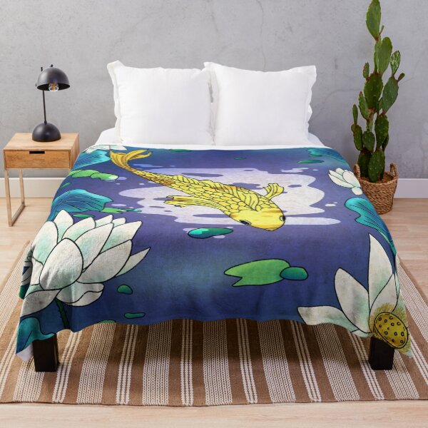 Artikelvorschau, Goldkarpfen und Weiße Lotusblumen im Teich der Blauen Nacht entworfen und verkauft von QamarART Paintings.