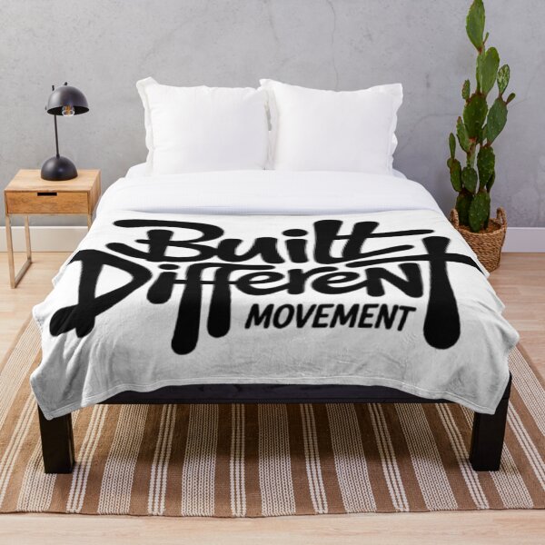 Aperçu de l'œuvre Conçu différemment – Un esprit audacieux Typographie Streetwear Design créée et vendue par NewUSShop.