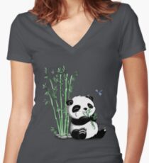 Camiseta entallada de cuello en V Panda comiendo bambú