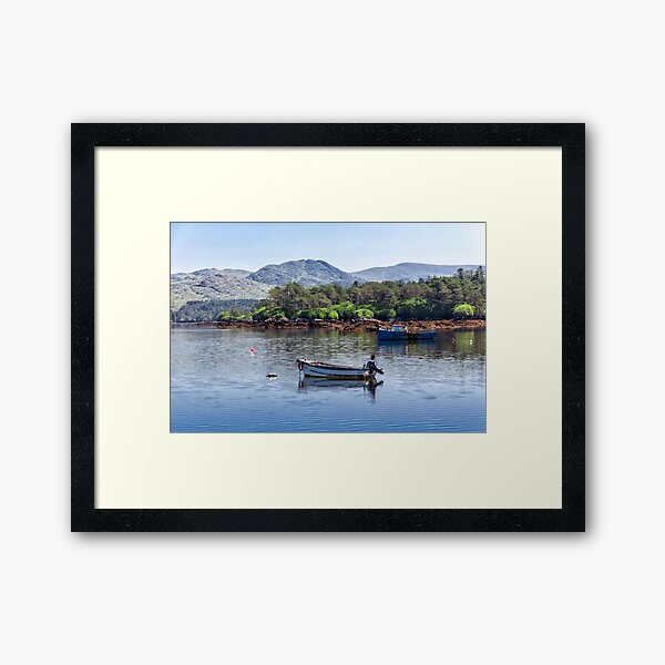 Aperçu de l'œuvre Bateaux de pêche, baie de Kenmare, péninsule de Beara, Irlande créée et vendue par ROADTROOPER.