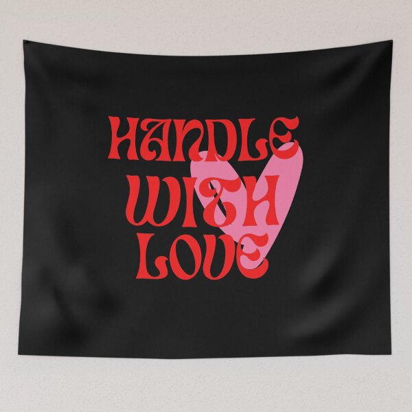 Aperçu de l'œuvre Handle With Love Retro Groovy Heart créée et vendue par AddyTae.