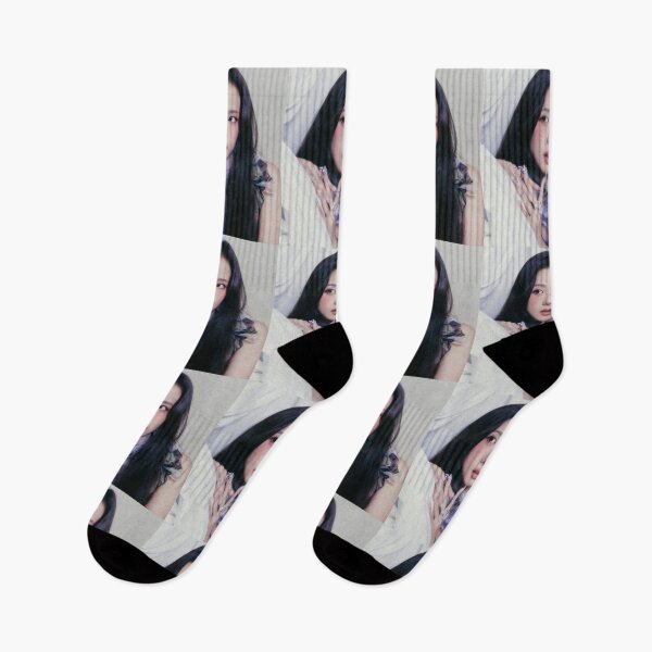 Artikelvorschau, Jisoo Blackpink / Jisoo Merchandise / Neues Album / Blackpink / Blink / iPhone-Hüllen, Sticker, Notizbücher, Tragetaschen, Poster usw. entworfen und verkauft von TeenLake.