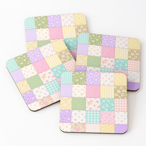 Artikelvorschau, Patchwork-Quiltmuster in Pastellfarben – Gemütliches Cottagecore-Stoffquadrat-Design entworfen und verkauft von CzipipitoStudio.
