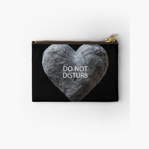 Aperçu de l'œuvre Ne pas déranger pour la Saint-Valentin – Cœur en pierre, motif introverti anti-Saint-Valentin créée et vendue par Olhapro.
