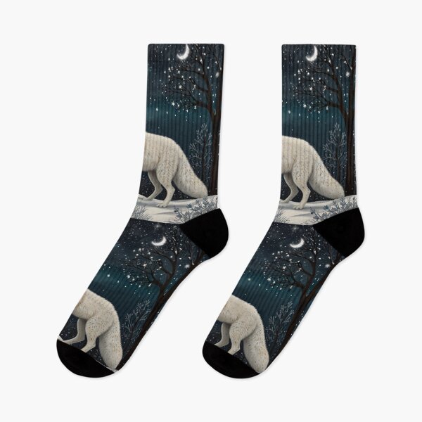 Artikelvorschau, Elegante, böhmische Szene mit weißem Polarfuchs im Winterschnee entworfen und verkauft von hollycooper.