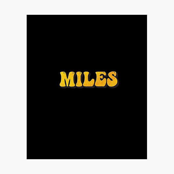 Aperçu de l'œuvre Miles - Cadeau personnalisé drôle et original pour hommes, garçons et adolescents créée et vendue par Oussinc.