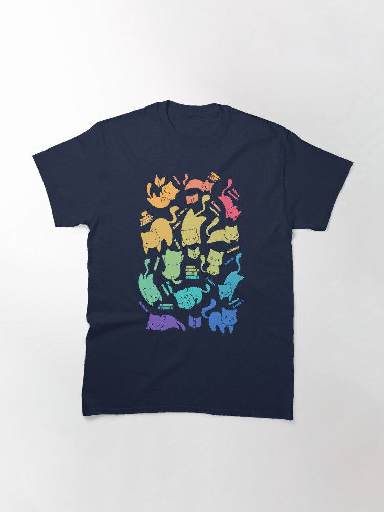 Imagen 3 de 7, Camiseta clásica con la obra Gatos y libros, diseñada y vendida por TaylorRoss1.