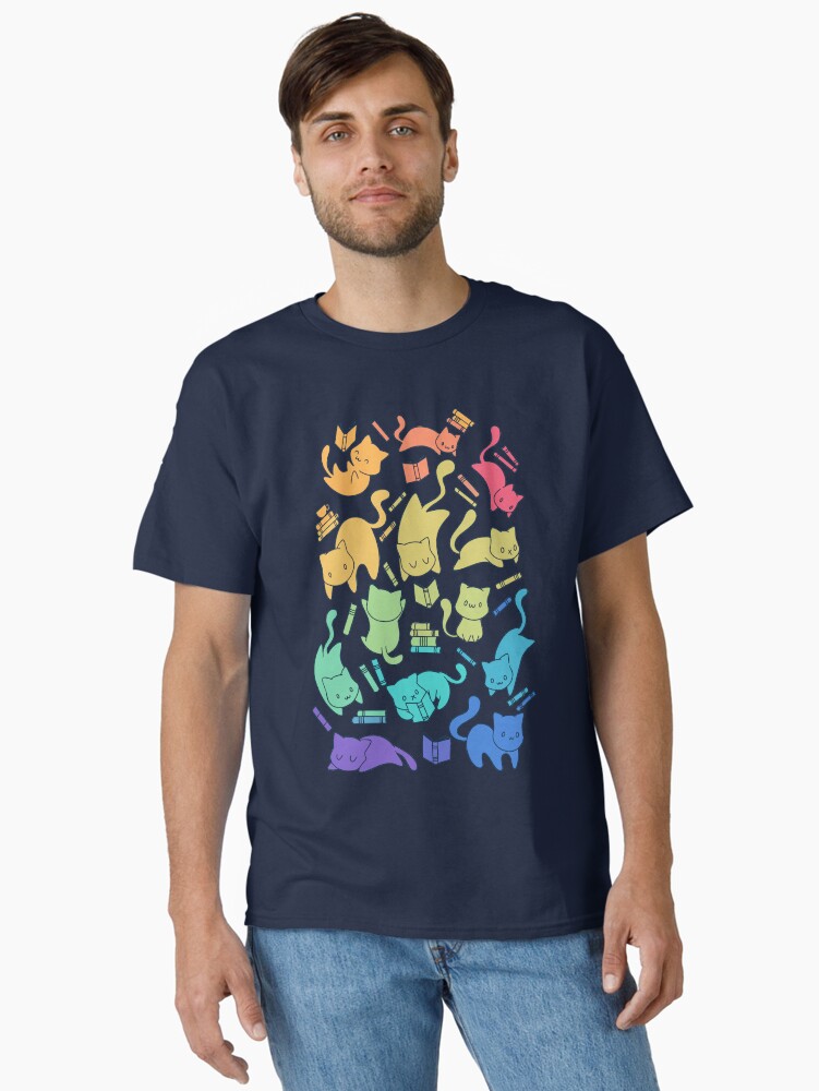 Imagen 1 de 7, Camiseta clásica con la obra Gatos y libros, diseñada y vendida por TaylorRoss1.