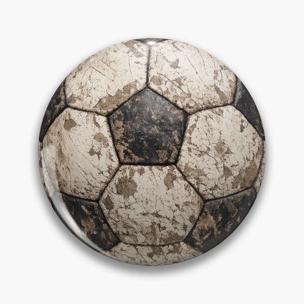 Aperçu de l'œuvre Élevé par le football de rue - Design de football vintage créée et vendue par PRfoxy.