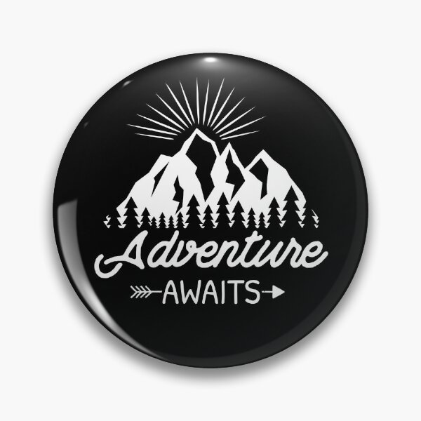 Aperçu de l'œuvre L'aventure attend le design de la montagne créée et vendue par GetGoodFit.