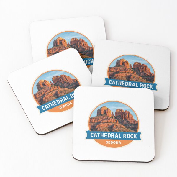 Artikelvorschau, Cathedral Rock Sedona Runder Vintage-Aufkleber – Spirituelle Landschaft der roten Felsenwüste Arizonas bei Sonnenuntergang (Reiseaufkleber) entworfen und verkauft von Blurbean.