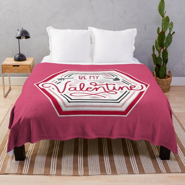 Artikelvorschau, Sei mein Valentin – Sechseck-Pfeil-Design – Niedliche, moderne Valentinstagsgrafik mit Herzen und Schreibschrift entworfen und verkauft von GFamilyC.