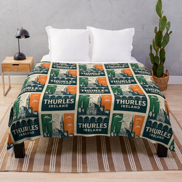 Artikelvorschau, Thurles, Irland, Linolschnitt-Stil entworfen und verkauft von Thistle-TShop.