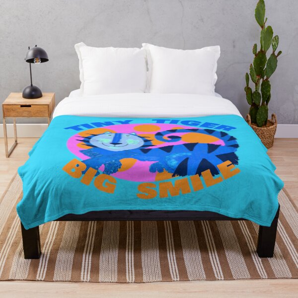 Artikelvorschau, Kleiner Tiger, großes Lächeln – Verspielte blaue Tigerillustration für Kinder und Tierliebhaber entworfen und verkauft von MidModMagic.