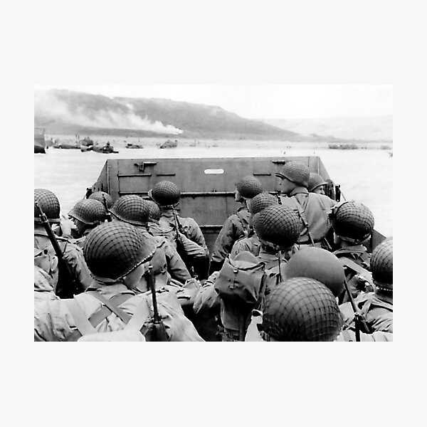 Aperçu de l'œuvre A l'approche d'Omaha Beach - Invasion de Normandie - 6 juin 1944 créée et vendue par warishellstore.