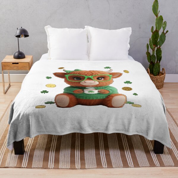 Artikelvorschau, Highland Cow St Patricks, St Patricks Day, St Patricks, St Patrick's Day, St Patricks Faux Yarn, Highland Cow entworfen und verkauft von DesignDenDo ⭐⭐⭐⭐⭐.