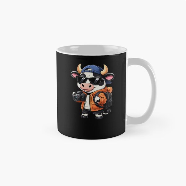 Artikelvorschau, Reise-Influencer-Kuh – Niedliche Chibi-Kuh-Cartoon-Figur | Abenteuer-Lifestyle-Design entworfen und verkauft von ColorSplash123.
