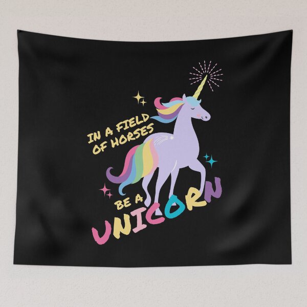 Artikelvorschau, In einem Feld der Pferde eine Einhorn Inspiration sein entworfen und verkauft von SassyYetClassy.