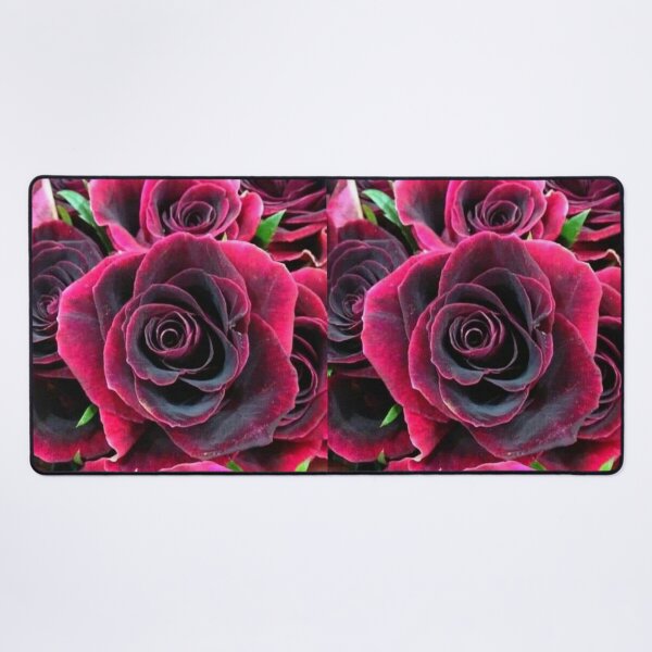Artikelvorschau, Moody Noir Roses: Tief burgunderrote Blüte entworfen und verkauft von Dreamy Armine Art.