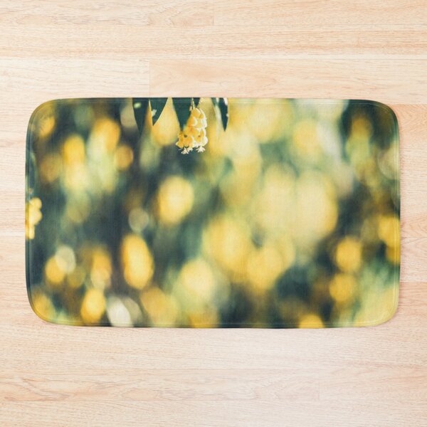 Aperçu de l'œuvre Fond bokeh de feuilles dorées au soleil créée et vendue par SassyArtistry.