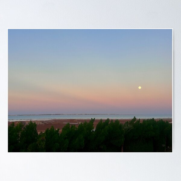 Artikelvorschau, Seidiger Sonnenuntergang im Mondlicht entworfen und verkauft von Layla’s Photography & Prints.