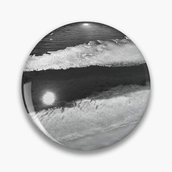 Artikelvorschau, Der Huron River ist vom Eis gesäumt entworfen und verkauft von J Rier Photography.