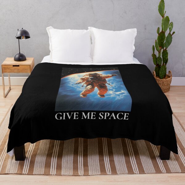 Aperçu de l'œuvre Laissez-moi de l'espace (humour introverti) créée et vendue par The Sporty Nerd.