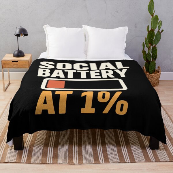 Artikelvorschau, Social Battery at 1% – Retro Internet Humor Soziale Erschöpfung Design entworfen und verkauft von Mad Factory Designs.