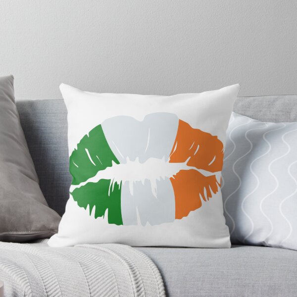 Aperçu de l'œuvre Embrasse-moi, je suis irlandaise créée et vendue par HeyItsMeeTee.