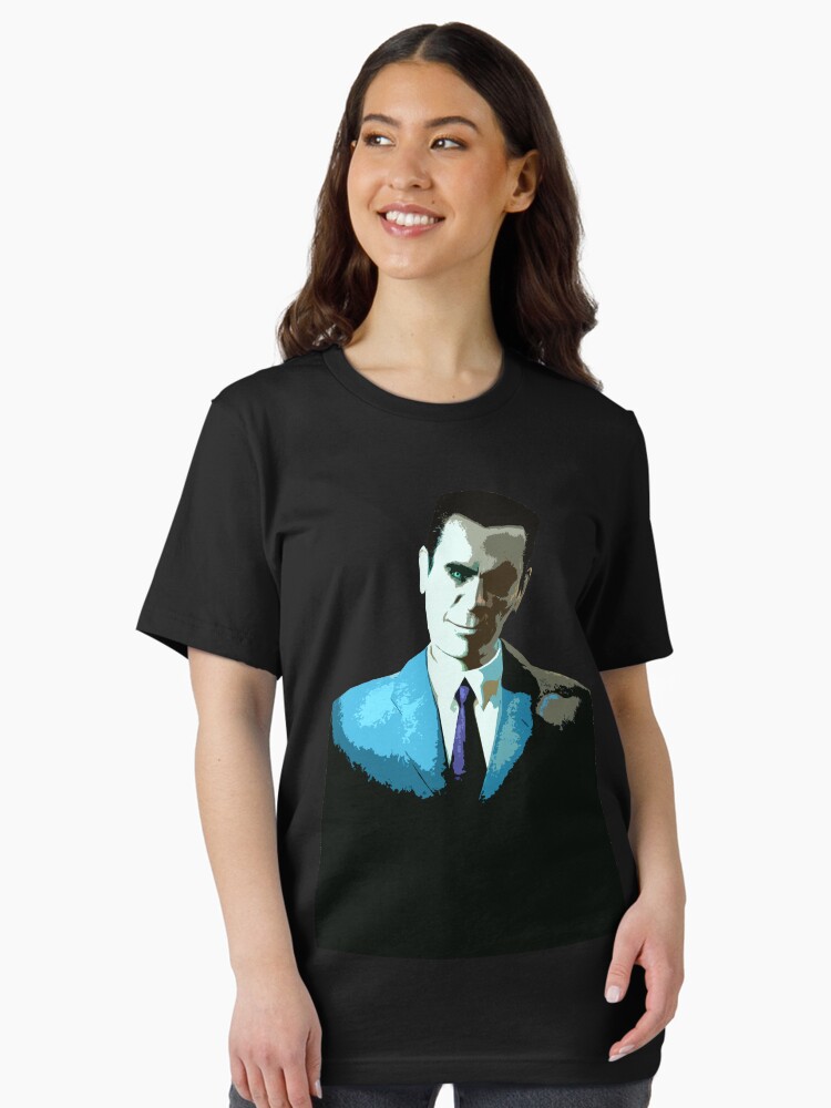 Aperçu 2 sur 7. T-shirt essentiel avec l'œuvre Homme du gouvernement créée et vendue par chonnychu.