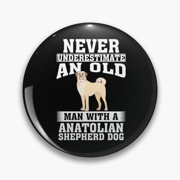 Artikelvorschau, Unterschätze niemals einen alten Mann mit einem anatolischen Hirtenhund entworfen und verkauft von CosmoKitsch.