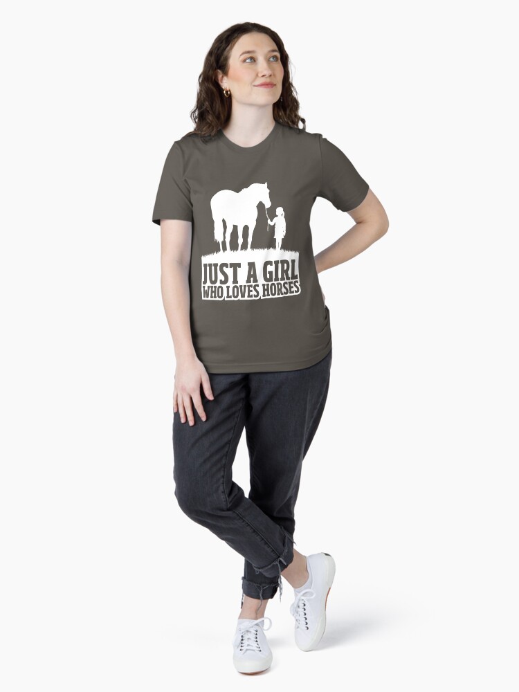 Thumbnail 4 von 7, Essential T-Shirt, Just A Girl Who Loves Horses - Funny Horse Quote Gift designt und verkauft von yeoys.