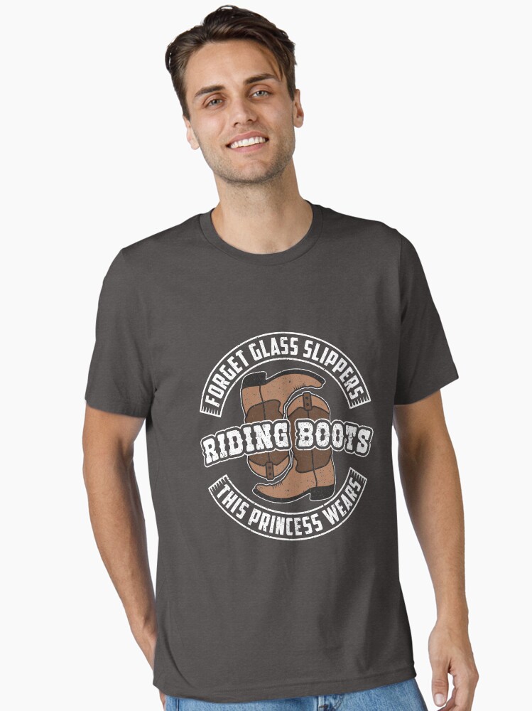 Thumbnail 1 von 7, Essential T-Shirt, Real Princesses Wear Riding Boots - Funny Horse Quote Gift designt und verkauft von yeoys.