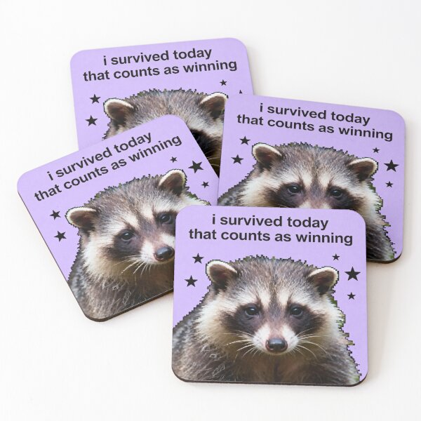 Aperçu de l'œuvre Mème de l'opossum qui a survécu aujourd'hui - Humour pertinent créée et vendue par PictorialWhimsy.