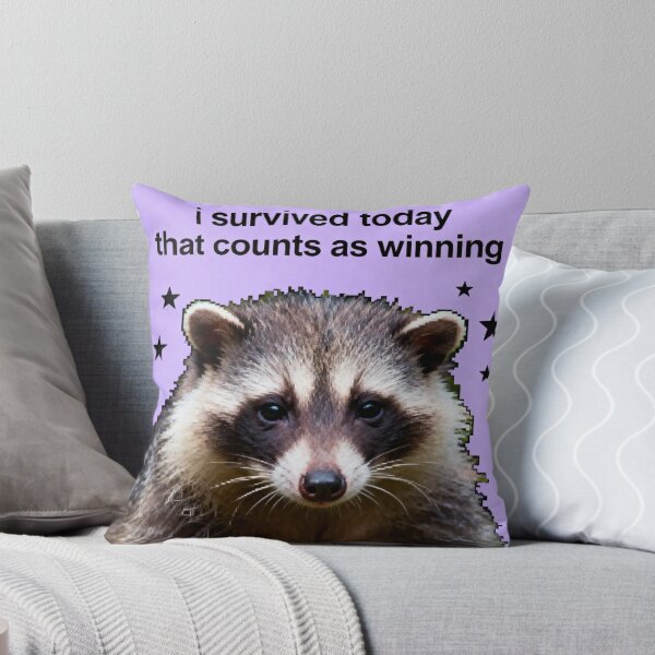 Aperçu de l'œuvre Mème de l'opossum qui a survécu aujourd'hui - Humour pertinent créée et vendue par PictorialWhimsy.