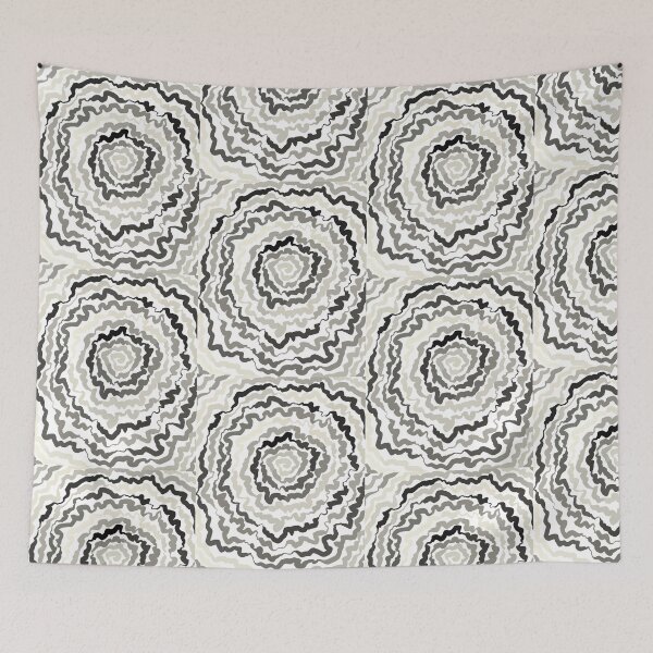 Artikelvorschau, Graustufen-Spiralmandala – Sanftes beige-grau-schwarzes wellenförmiges Achatmuster entworfen und verkauft von TheArtOfTreble.