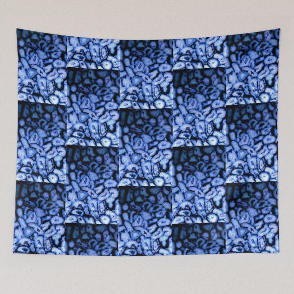 Aperçu de l'œuvre Agates bleues abstraites, motif d'agate bleue et noire créée et vendue par hollycooper.