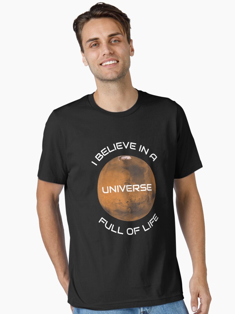 Thumbnail 1 von 7, Essential T-Shirt, I Believe In A Universe Full Of Life - Astronomy And Space Gift designt und verkauft von yeoys.
