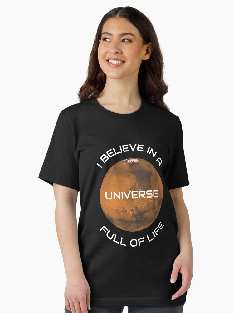 Thumbnail 2 von 7, Essential T-Shirt, I Believe In A Universe Full Of Life - Astronomy And Space Gift designt und verkauft von yeoys.