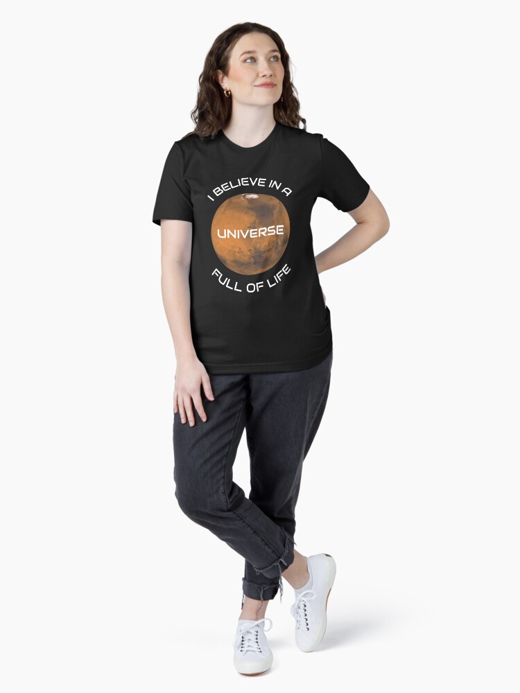 Thumbnail 4 von 7, Essential T-Shirt, I Believe In A Universe Full Of Life - Astronomy And Space Gift designt und verkauft von yeoys.