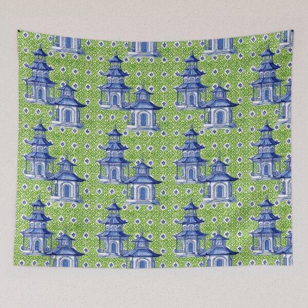 Artikelvorschau, Blaue und weiße Chinoiserie-Pagoden auf grünen Fliesen entworfen und verkauft von SophieClimaArt.