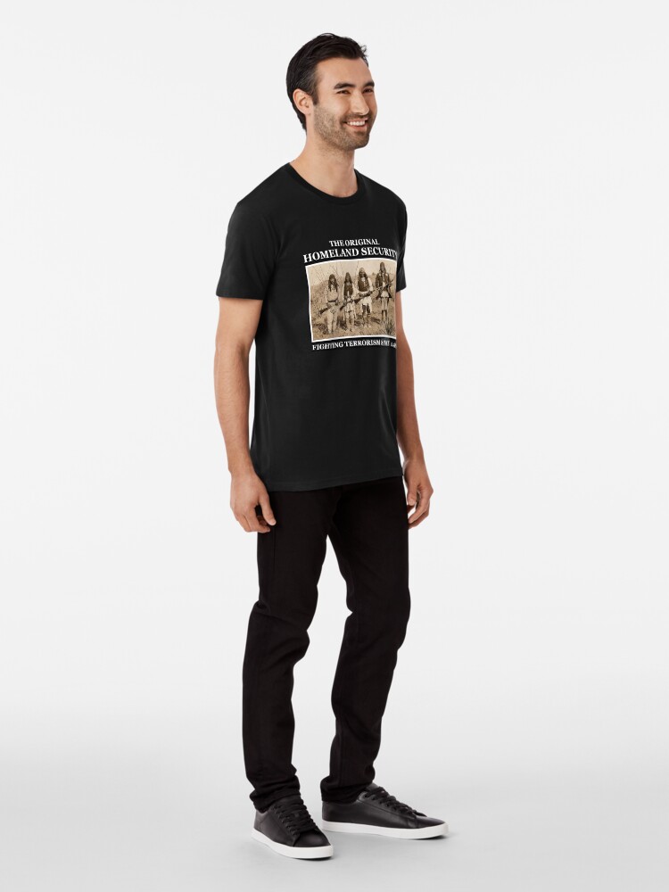 Thumbnail 3 von 6, Premium T-Shirt, Das Original Homeland Security Novelty Native American Geschenk designt und verkauft von red9991.