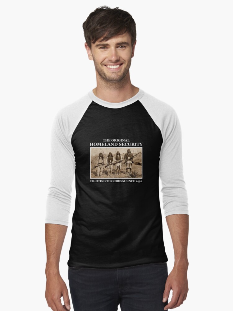 Thumbnail 1 von 3, Baseballshirt mit 3/4-Arm, Das Original Homeland Security Novelty Native American Geschenk designt und verkauft von red9991.