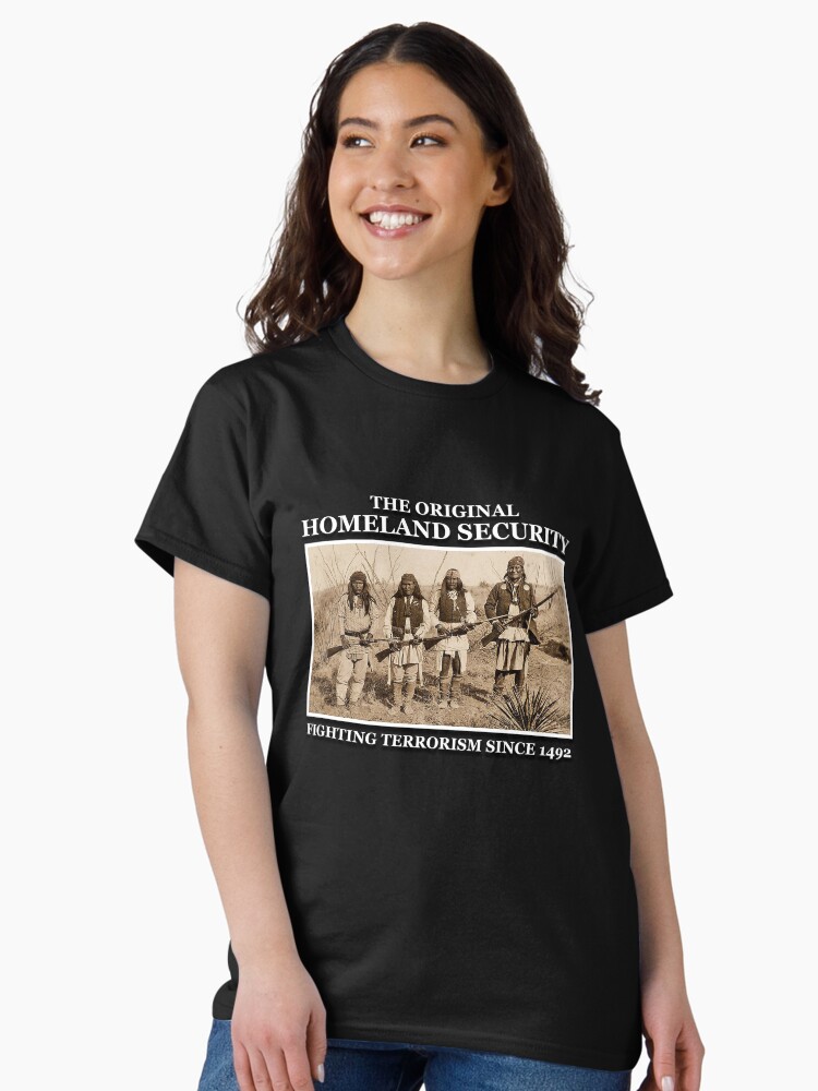 Thumbnail 2 von 7, Classic T-Shirt, Das Original Homeland Security Novelty Native American Geschenk designt und verkauft von red9991.