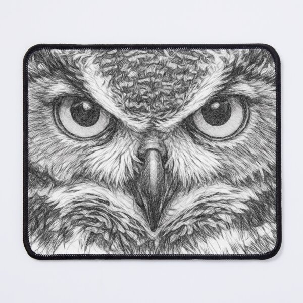 Aperçu de l'œuvre Portrait de Grand-duc d'Amérique au crayon – Dessin de hibou en noir et blanc, illustration réaliste d'oiseau monochrome créée et vendue par Leon Woods Pencil Art.
